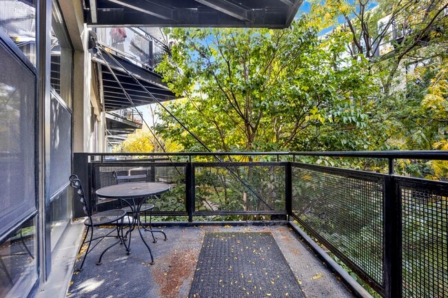 Building Photo - 1151 W 14th Pl