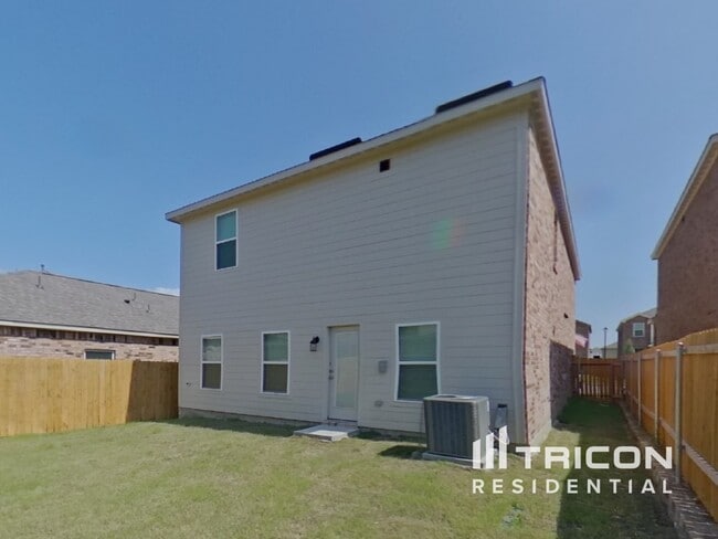 Building Photo - 1212 Bullock Dr