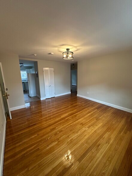 Building Photo - 65 Chiswick Rd