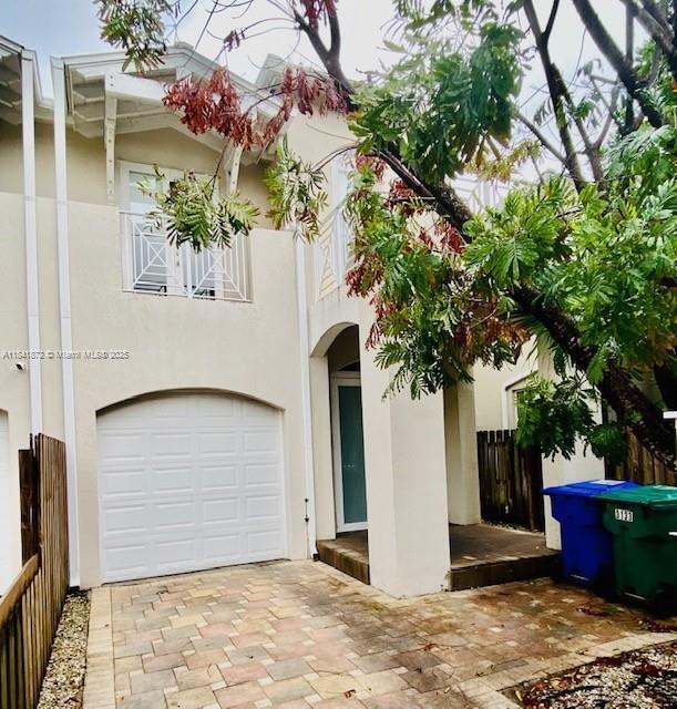 Primary Photo - 3133 Hibiscus St