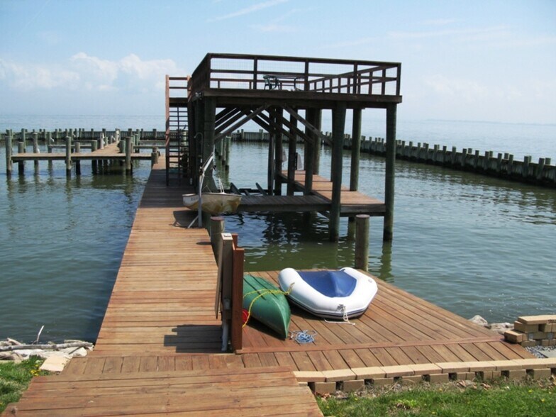 pier with hot and cold shower - 1301 Rogers Rd