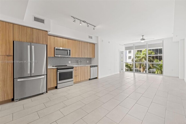 Building Photo - 2150 N Bayshore Dr