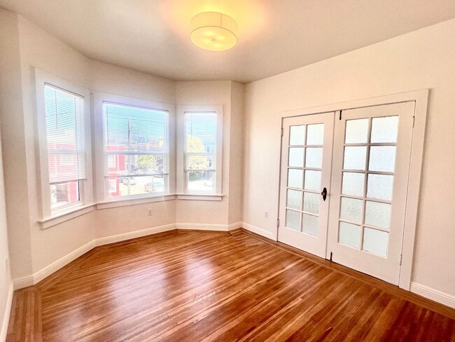 Building Photo - Fully Renovated Bright Corner Apartment wi...