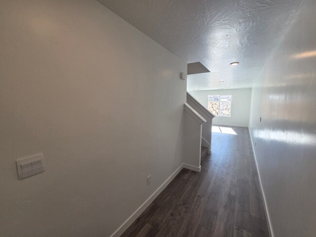 Building Photo - Discover Your Washington Dream Home!