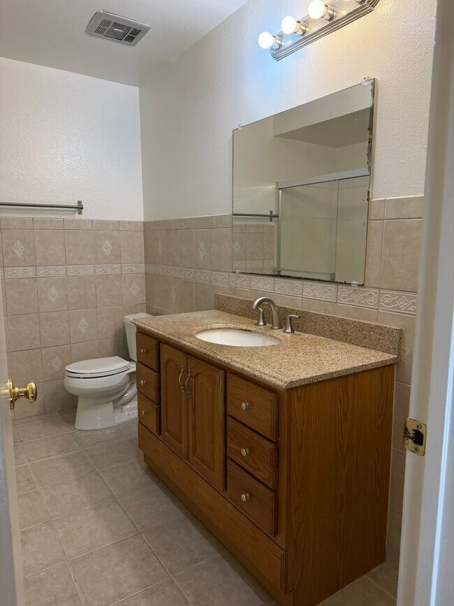 Building Photo - Luxury Living at The Estates Condominium Complex – 2 Bedroom, 2 Bathroom