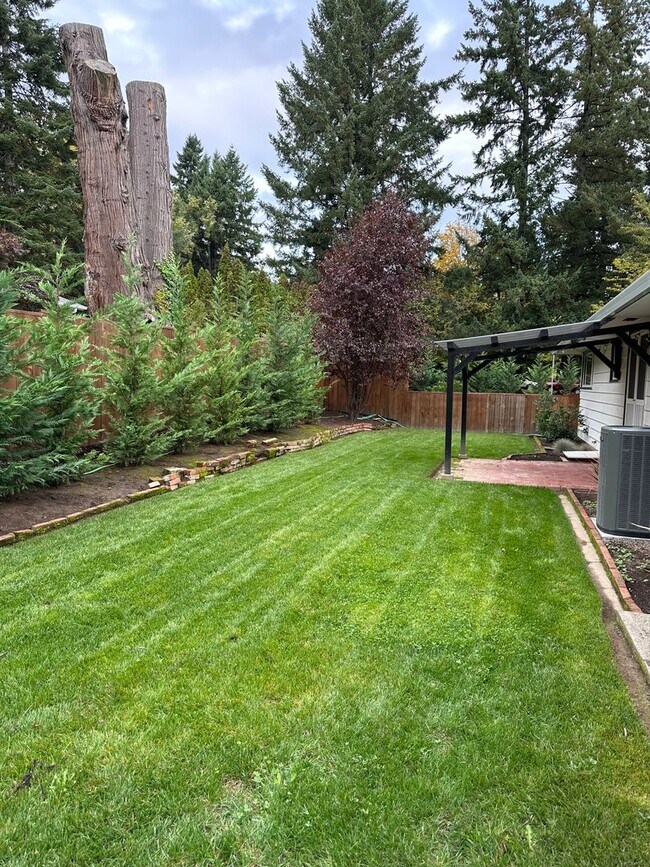 Building Photo - GORGEOUS RANCH STYLE HOME ON HUGE MANICURED LOT IN GARDEN HOME IN SW PORTLAND