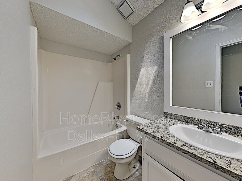 Building Photo - 2510 Valley View Dr