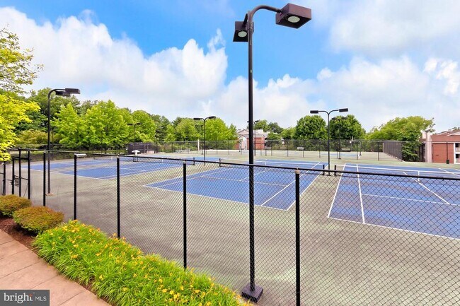 Building Photo - 1513 Lincoln Way