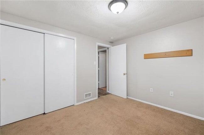 Building Photo - 2897 Leola Ave