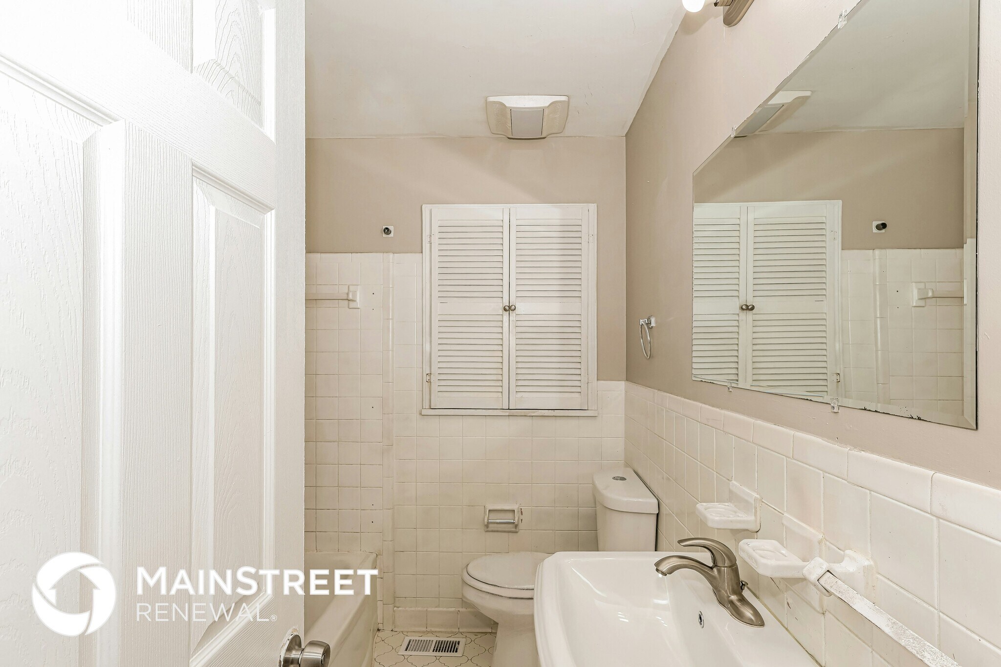 Building Photo - 4904 Paramount Dr