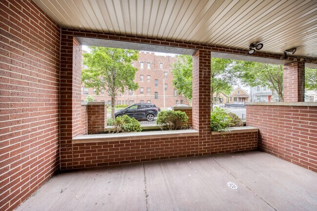 Building Photo - 1 Bedroom - Logan Square Available ASAP!