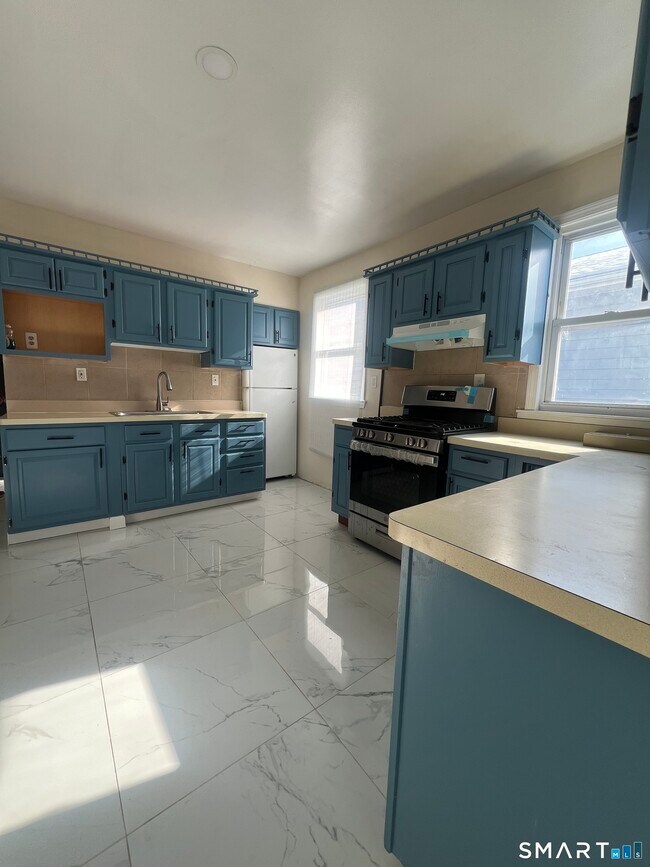 Building Photo - 352 Wilmot Ave