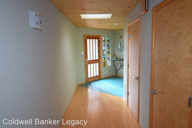 Building Photo - 3 br, 2.5 bath House - 1912 Quail Run Rd NE