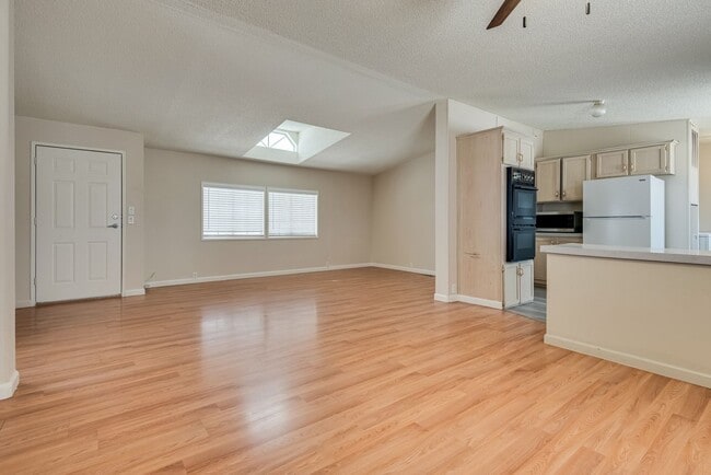 Building Photo - Three bed, 2 full bath, manufactured home ...