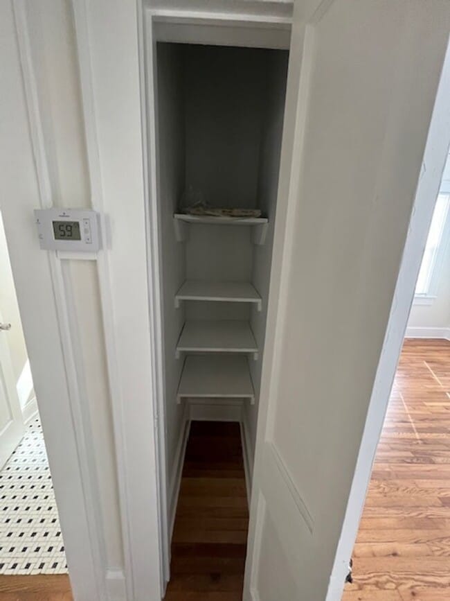 Building Photo - Newly-RENOVATED 2/2 House in a prime location!