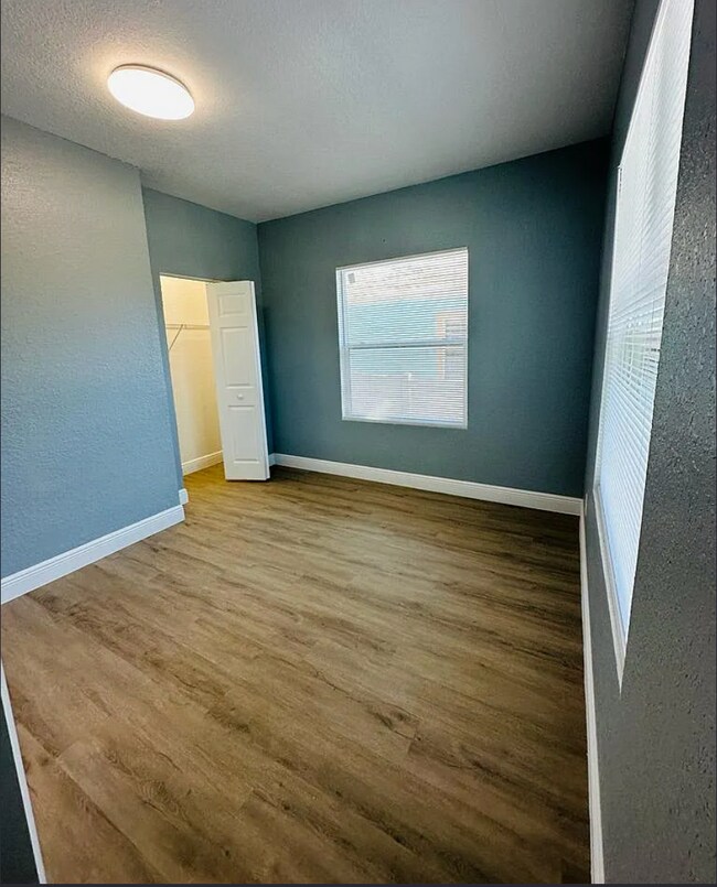 Building Photo - 2139 W St John St