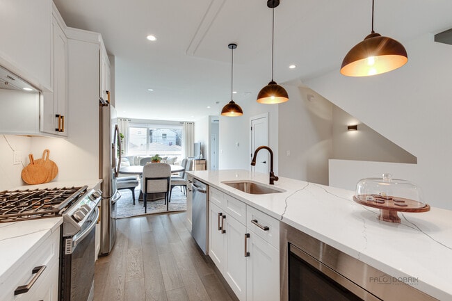 Building Photo - 1304 N Lawndale Ave