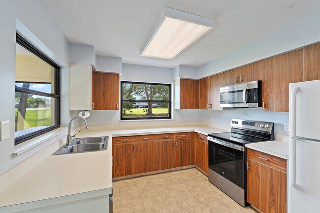 Building Photo - 2711 SW Egret Pond Cir