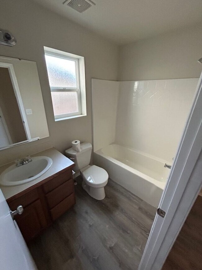 Building Photo - Lovely Meridian home