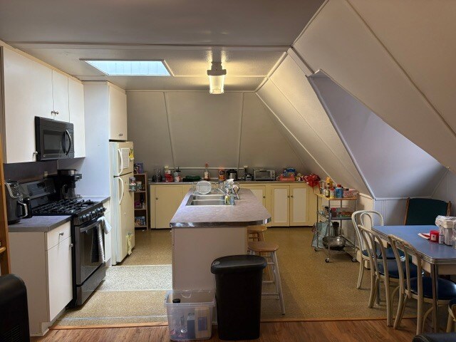 Building Photo - 127 College Ave