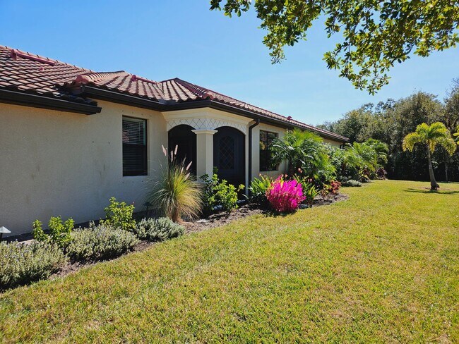 Building Photo - Annual Furnished Pet Friendly Twin Villa l...