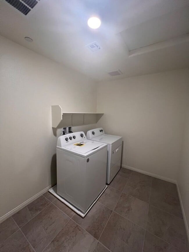 Building Photo - New Neighborhood Southwest Community $500.00 Move in Credit