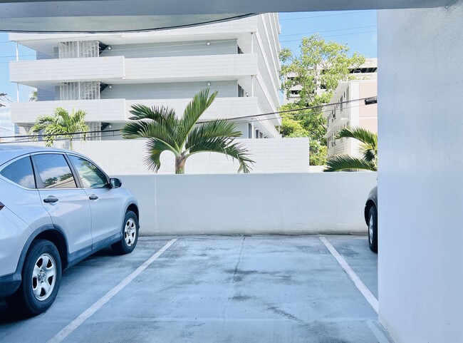 Building Photo - 710 Lunalilo St