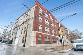 Building Photo - 1410 W Sunnyside Ave