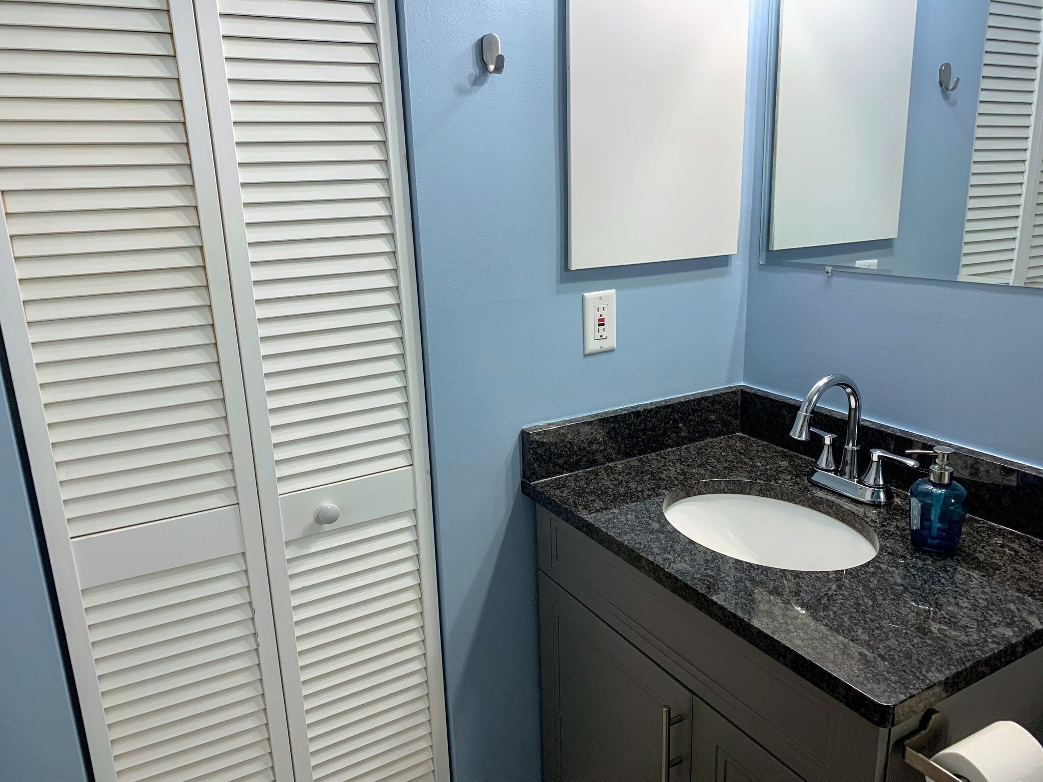 Building Photo - 26 10th St W