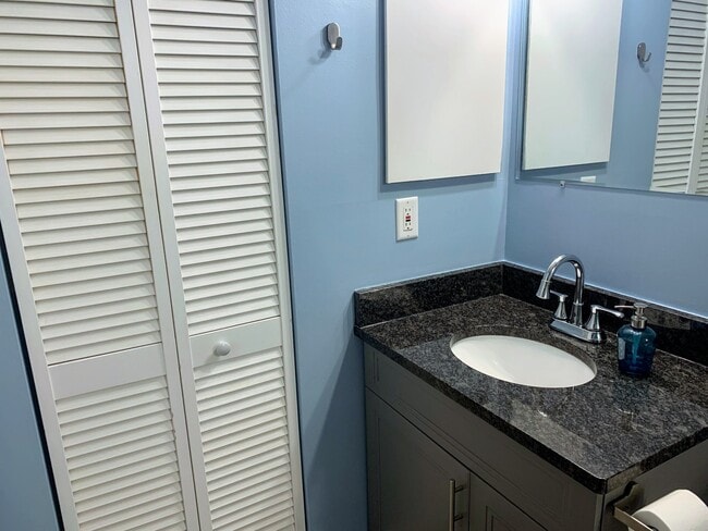 Building Photo - 26 10th St W