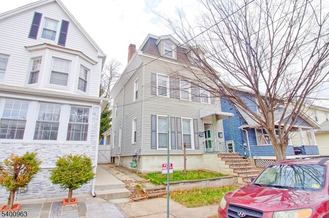 Building Photo - 1076 Fulton St