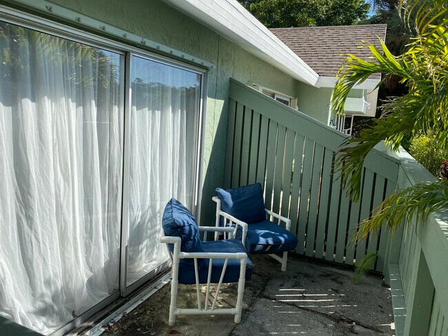 Building Photo - 1781 SE Linpark Ct