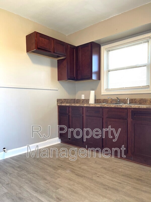 Building Photo - 1598 Marianna St
