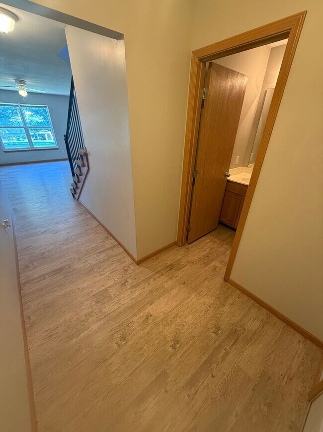 Building Photo - Spacious 3 bedroom, two level duplex in Raymore with new flooring!
