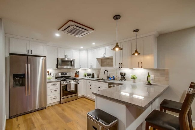 Building Photo - 747 Island Ct