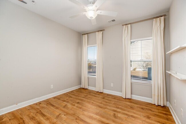 Building Photo - 1208 Ficus Dr