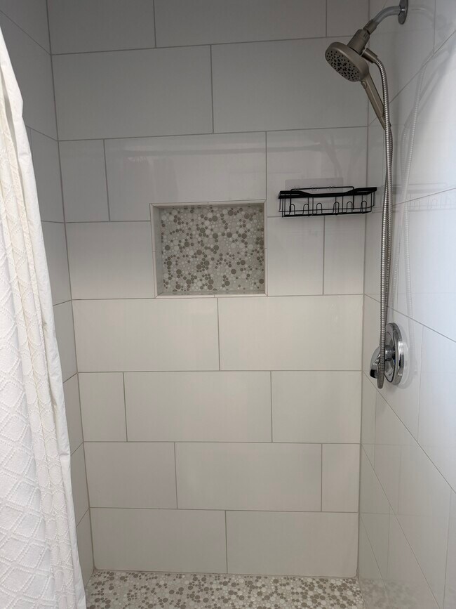 Building Photo - 409 N Park Ave