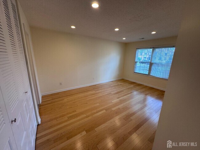Building Photo - 1706 Pebble Pl