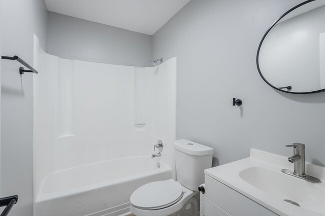Building Photo - Renovated modern 1 bedroom, 1-bathroom apa...