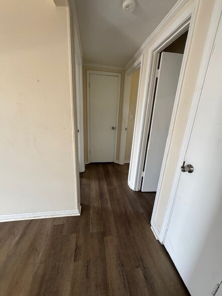 Building Photo - 705 W Washington Ave