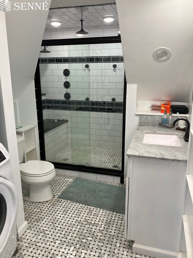 Building Photo - 71 Grovers Ave