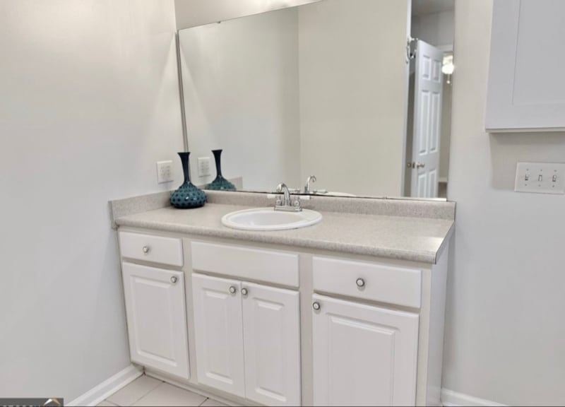 Building Photo - 206 Willow Dr