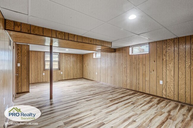 Building Photo - 3 Bedroom House on a Large Lot