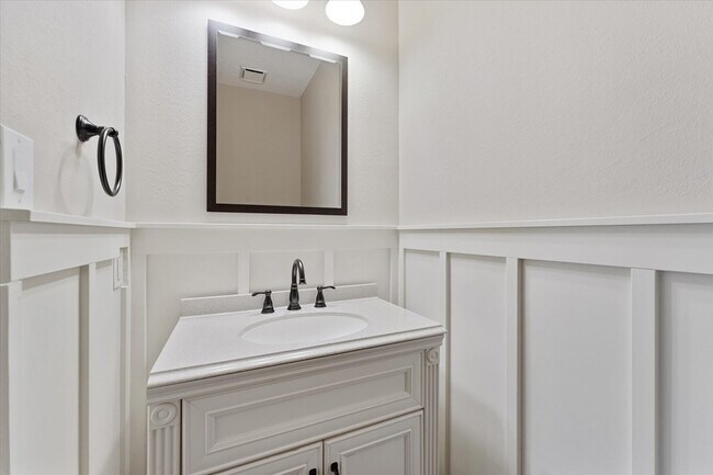 Building Photo - 41 Sweetleaf Ct