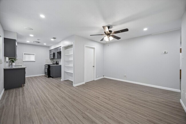Building Photo - 9315 Glen Shadow Dr