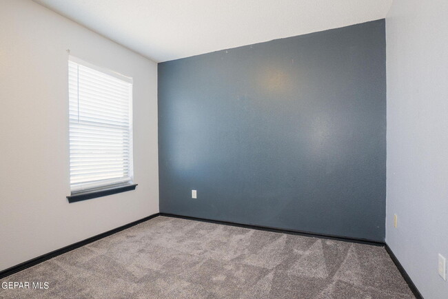 Building Photo - 3274 Maple Point Dr