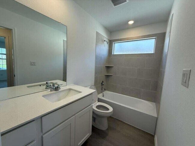 Building Photo - 623 Sormonne Lp