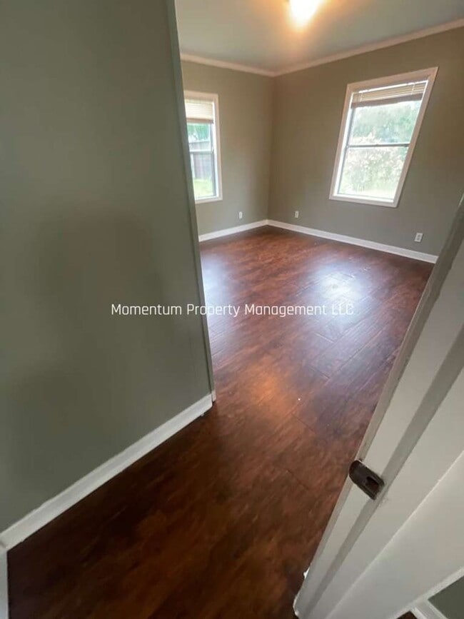 Building Photo - 1124 N Brunnell Pkwy