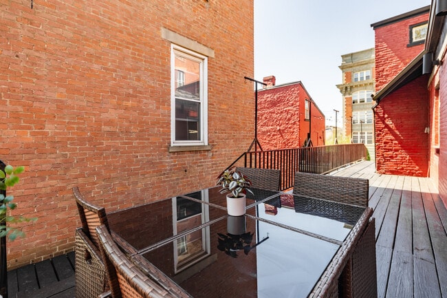 Building Photo - 1304 Broadway-SI ID1056031P