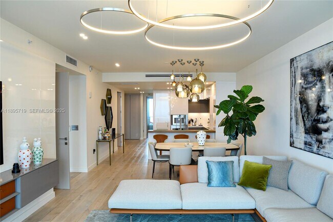 Building Photo - 15701 Collins Ave